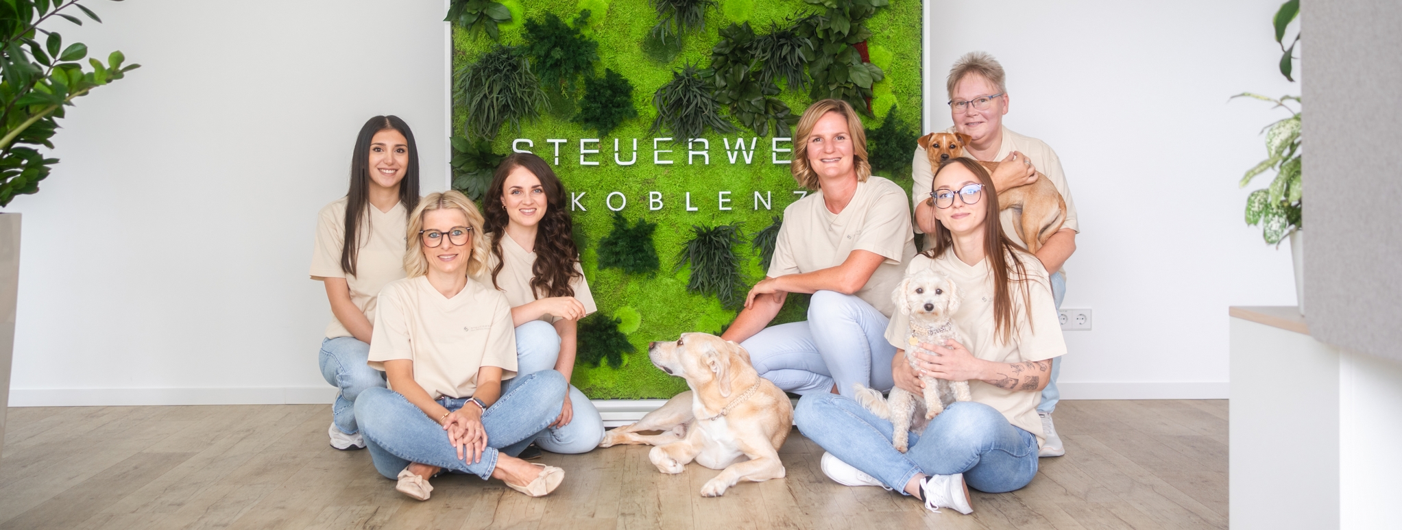 Team Steuerwerk Koblenz Steuerkanzlei vor Logo